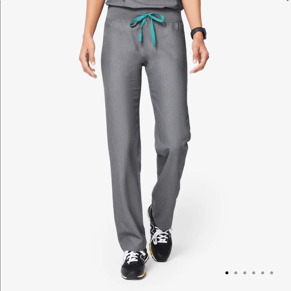 MAUVE FIGS LIVINGSTON SCRUB PANTS